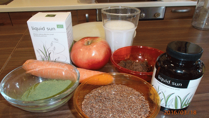 smoothie-zelena-pšenica-adhara-ayurveda-nutricionizam
